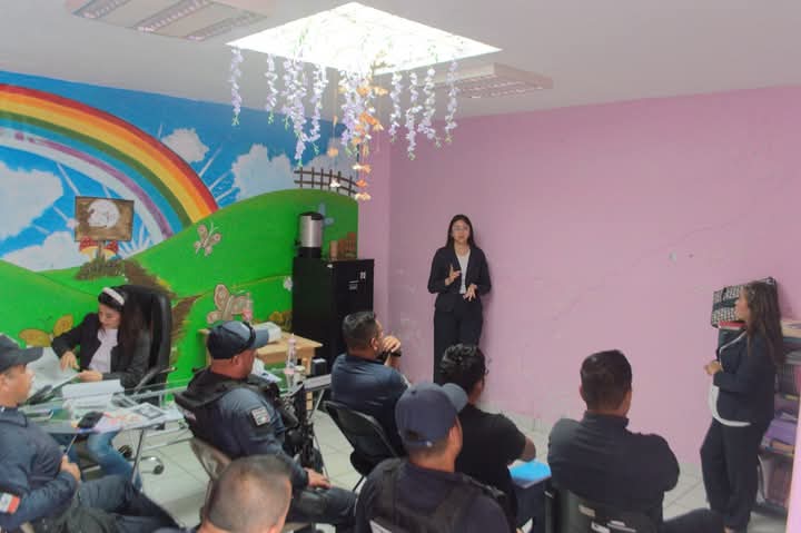 CAPACITAN A POLICÍA EN MATERIA DE PERSPECTIVA DE GÉNERO