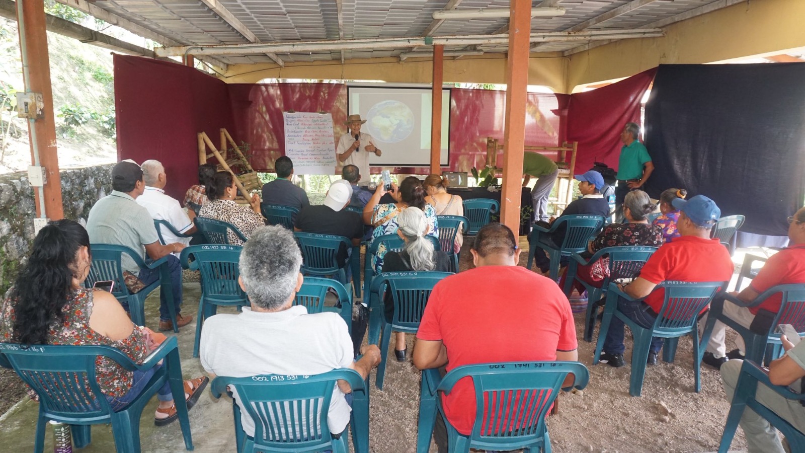 Fomentan intercambio de conocimientos en cultivos alternos con productores de la región