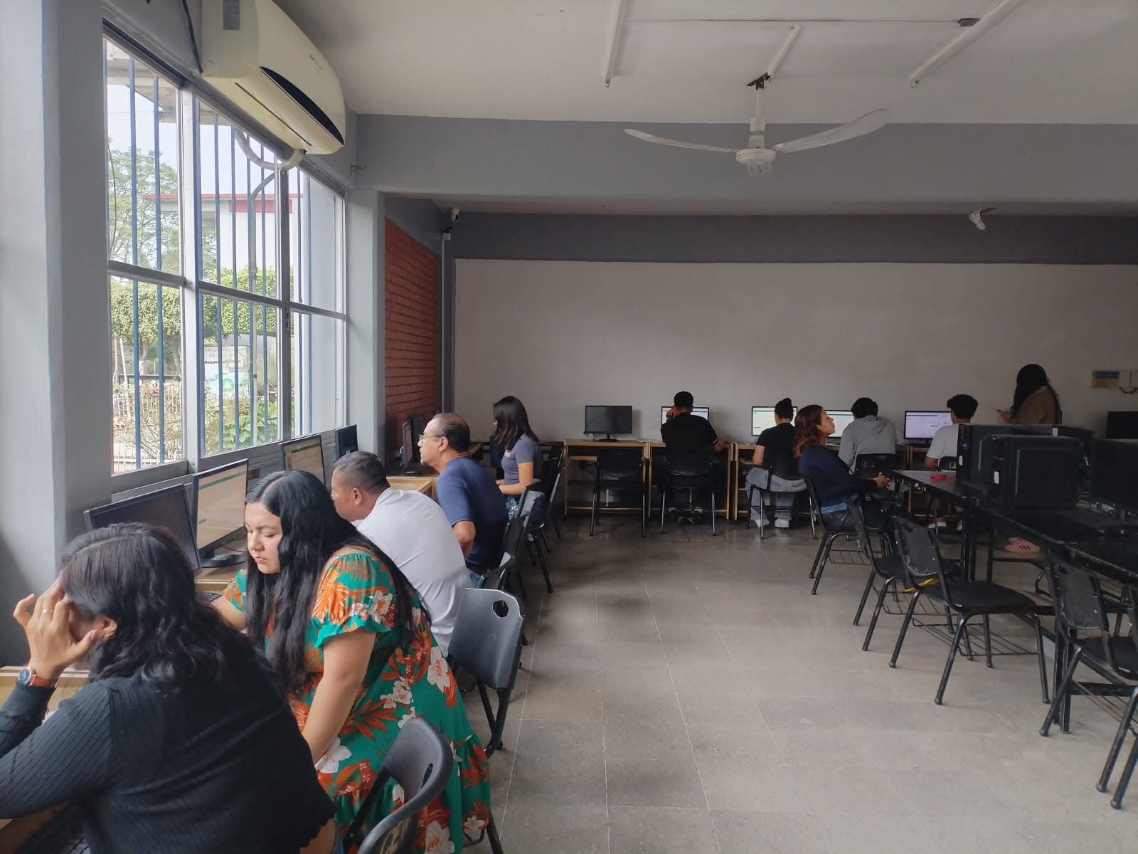 Aplican examen único de preparatoria con apoyo de INJUVE Fortín