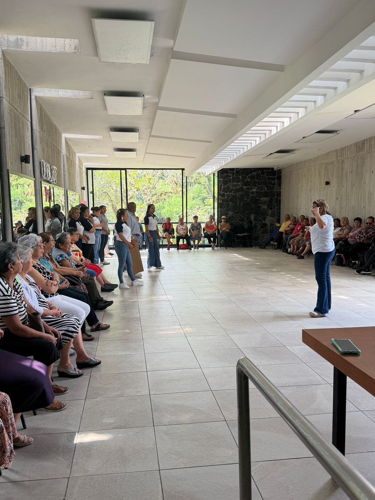 Fortalecen bienestar emocional de adultos mayores con proyecto piloto en la Estancia “Nuestras Raíces”