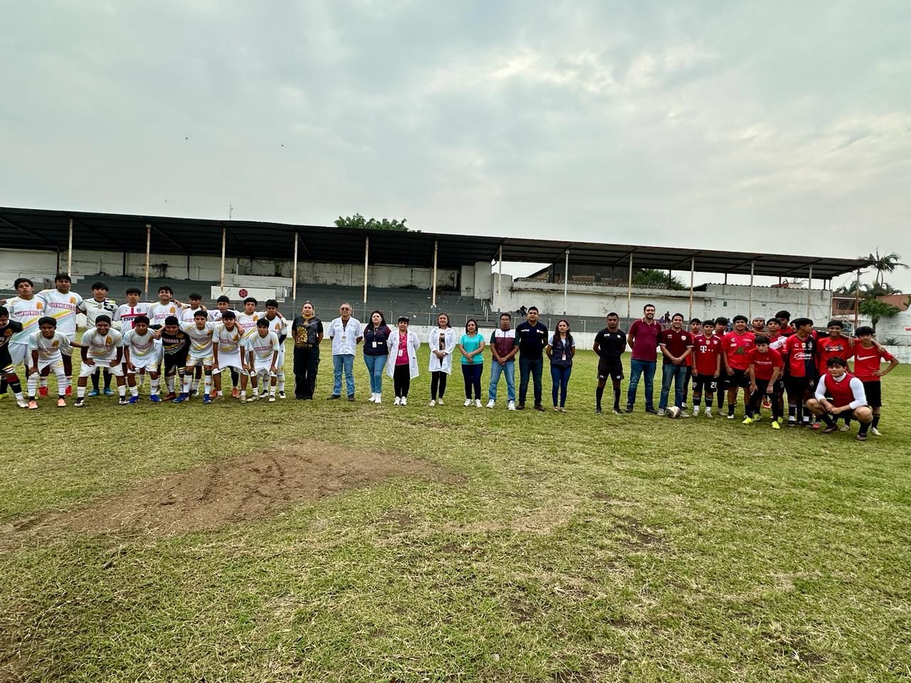 Celebran encuentro de fútbol. Ayuntamiento de Fortín y Secretaría de Salud