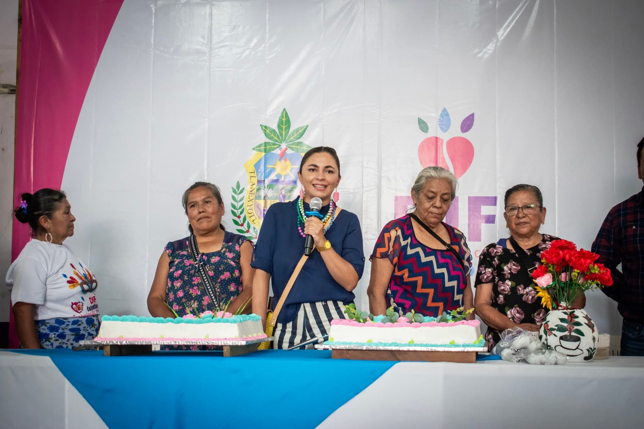 CELEBRAN A ADULTOS MAYORES EN IXHUATLÁN DEL CAFÉ