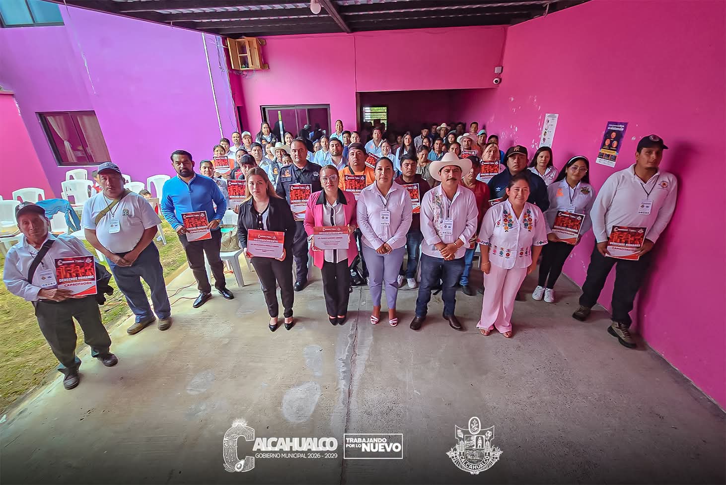 Capacitan a servidores públicos de Calcahualco en materia de Derechos Humanos