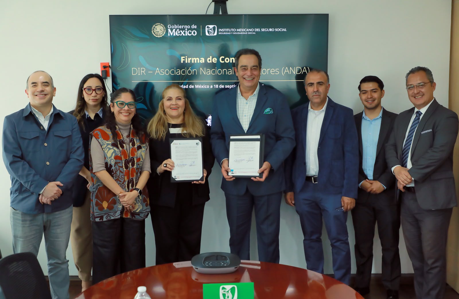 IMSS y ANDA firman convenio para la incorporación voluntaria al Régimen Obligatorio de trabajadores de la actuación, canto, danza y áreas afines