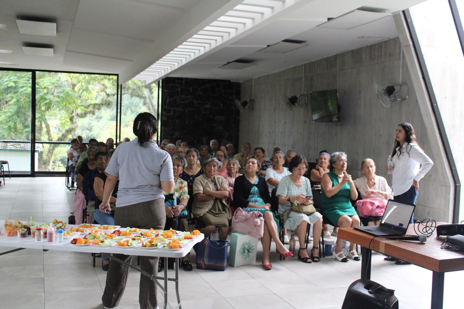 DIF Córdoba promueve hábitos alimenticios saludables en adultos mayores